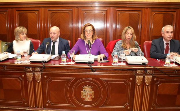 Presidencia del Pleno de la Diputación de este jueves./Marta Moras
