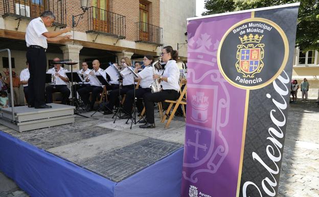 Concierto de la Banda Municipal de Palencia en la plaza San Francisco, con motivo de las fiestas patronales de San Antolín.</p><p>/