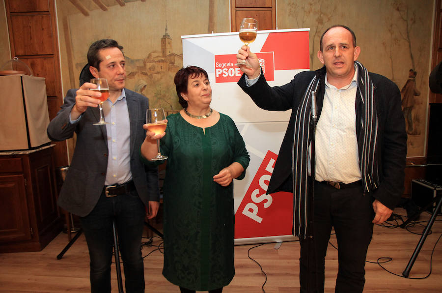 José Bayón, Clara Luquero y José Luis Aceves, brindan por un exitoso 2018./Antonio Tanarro