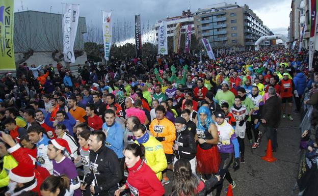 Participantes en la anterior edición de la San Silvestre palentina. /Merche de la Fuente