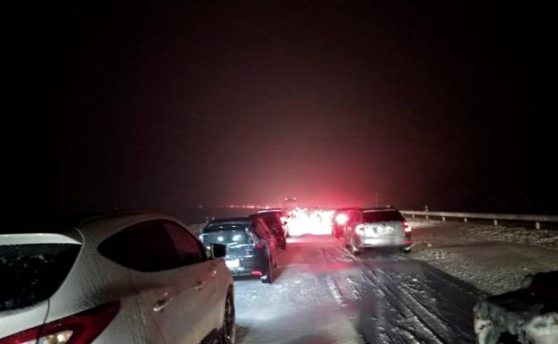Estado de la AP-6 durante la pasada noche. /EFE