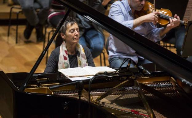 Maria Joao Pires, durante el ensayo en el Delibes. /Alberto Mingueza