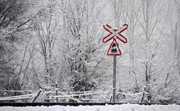 La nieve cae sobre el alfoz de la capital leonesa/Peio García-ICAL