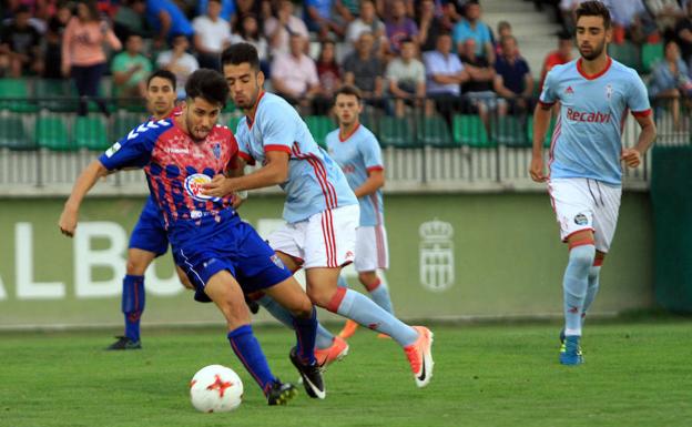 Fernán, en el partido frente al Celta B de la primera vuelta./Antonio Tanarro