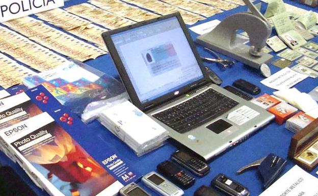 Algunos de los artículos incautados en la 'operación Carioca'./Efe