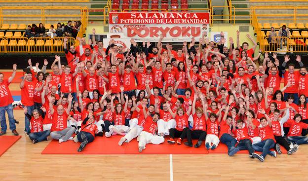 Foto de familia del V Campeonato Doryoku. /WORD