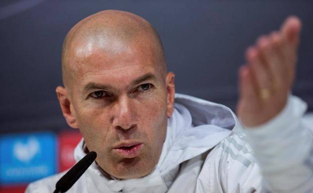 Zinediine Zidane, entrenador del Real Madrid, durante su conferencia de prensa en París. /Efe