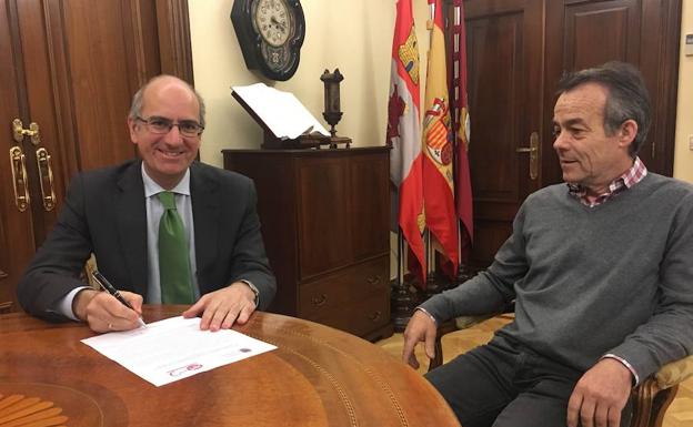 El presidente de la Diputación y el representante de UGT./WORD
