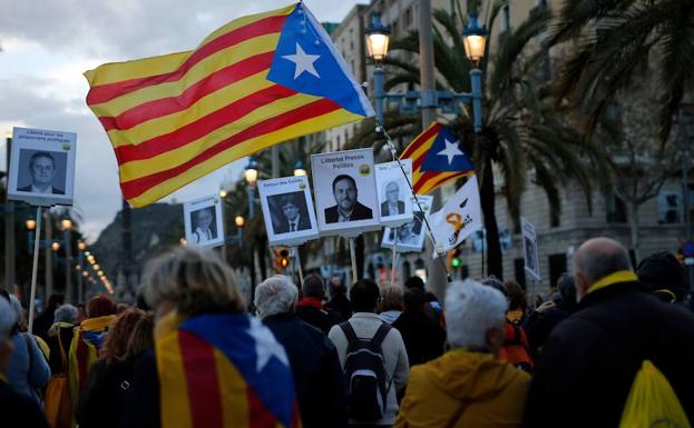 Varios manifestantes forman parte de la manifestación. /Pau Barrena (Afp)