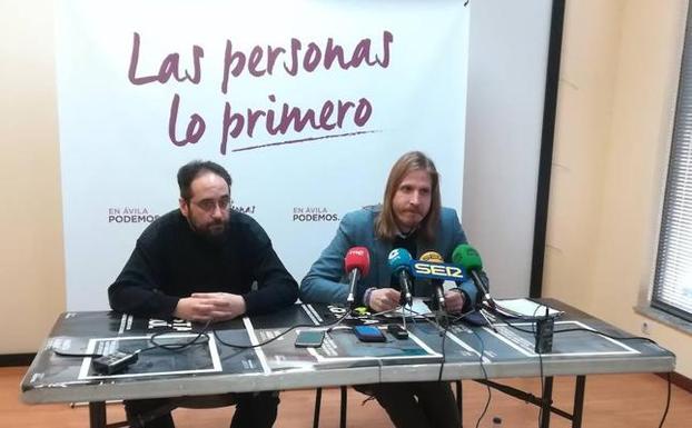 Pablo Fernández, portavoz de Podemos en las Cortes, tras reunirse con CONFAE en Ávila./Paula Velasco