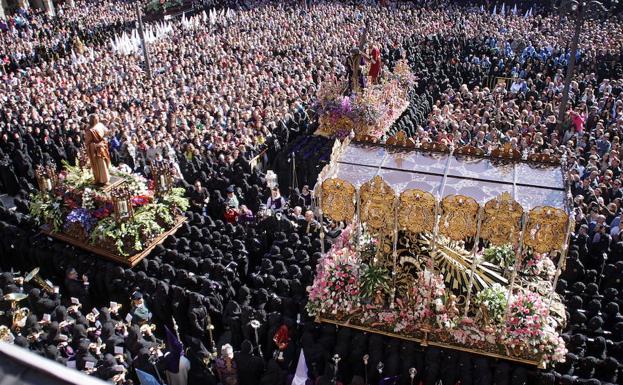 La capital leonesa acoge la procesión de los Pasos. /Ical