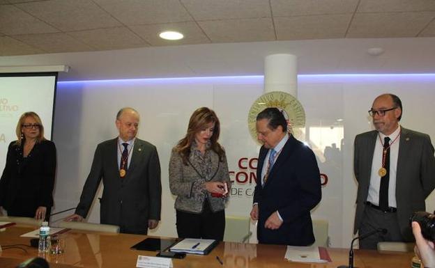 Silvia Clemente y Mario Amilivia, antes del pleno celebrado en la sede del Consejo Consultivo en Zamora. /El Norte