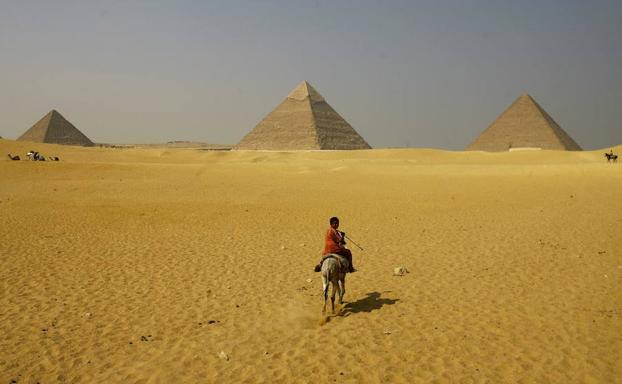El orígen alienígena de las pirámides de Egipto será uno de los temas a tratar. /Reuters