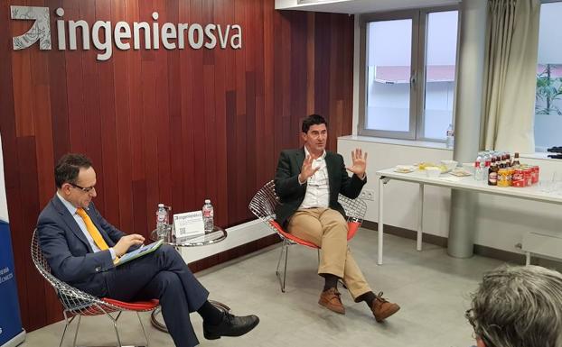 (I a D) Javier Escribano, decano del Colegio de Ingenieros de Valladolid y Carlos Ceruelo, CEO de Billib/