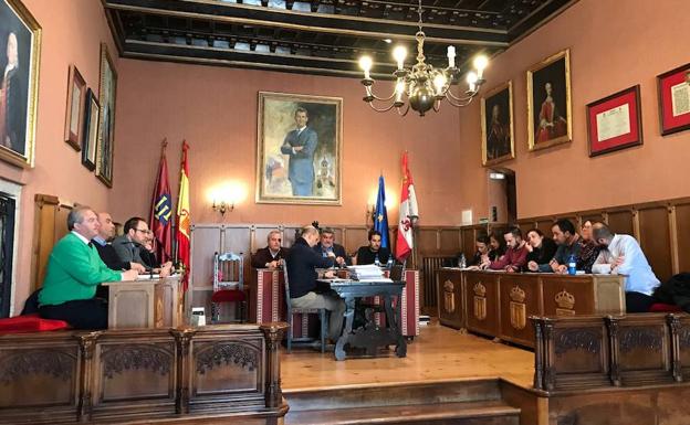 Un momento del pleno ordinario celebrado ayer. /S.G.