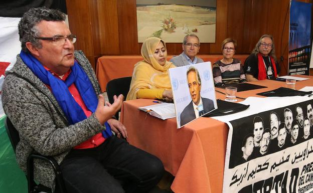 José Taboada, en primer plano, durante la asamblea de CEAS-Sahara. /A. de Torre