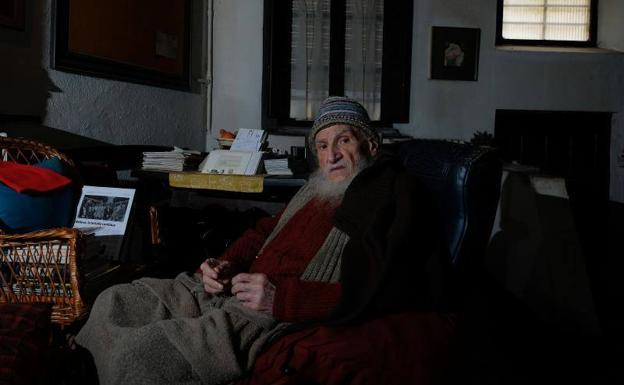 Félix Cuadrado Lomas, en su casa. /Gabriel Villamil