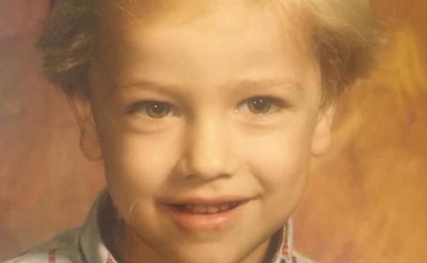 Uno de los colaboradores de Telecinco publica una foto de su infancia
