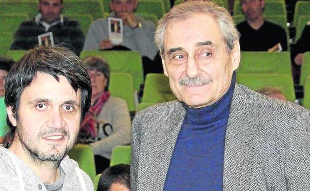 Ángel Cappa, a la derecha, con el coordinador provincial de IU, Iván Fradejas./ALBA BARDÓN