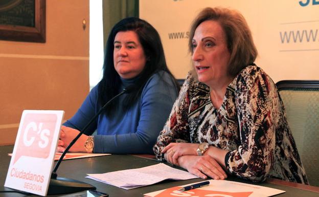 Míriam Sanz de Andrés y María José García Orejana, del grupo municipal de Ciudadanos. /El Norte