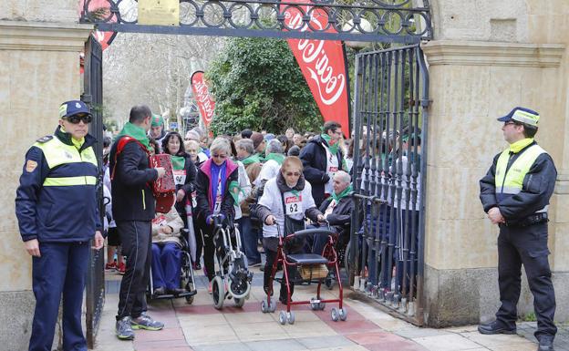 Algunos de los participantes en la marcha solidaria./Antoraz