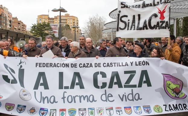 La Federación de Caza de Castilla y León convoca una manifestación en defensa de esta práctica como un modo de vida y contra los «ataques» de los colectivos animalistas y ecologistas. /J. L. Leal