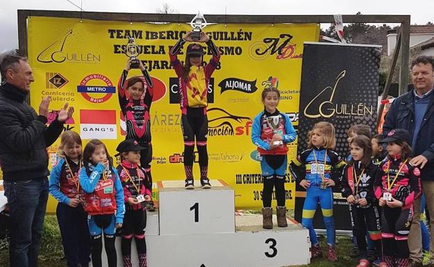 Podio Promesas femenino en Béjar. /