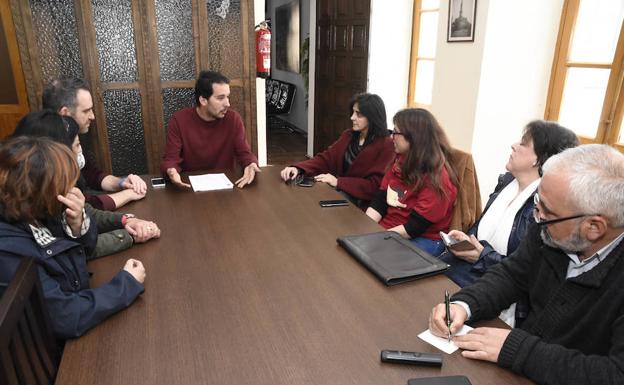 Participantes en la reunión en la que se dio a conocer el borrador de subvenciones./S.G.