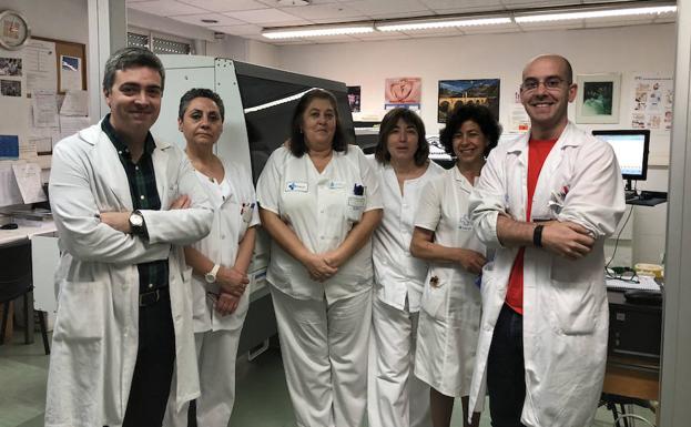 El responsable de la unidad, José Ramón González Porras (primero por la izquierda), junto a parte del equipo. /WORD