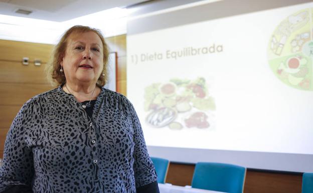 Marilourdes de Torres, durante su charla en el Colegio de Enfermería de Salamanca. /LAYA