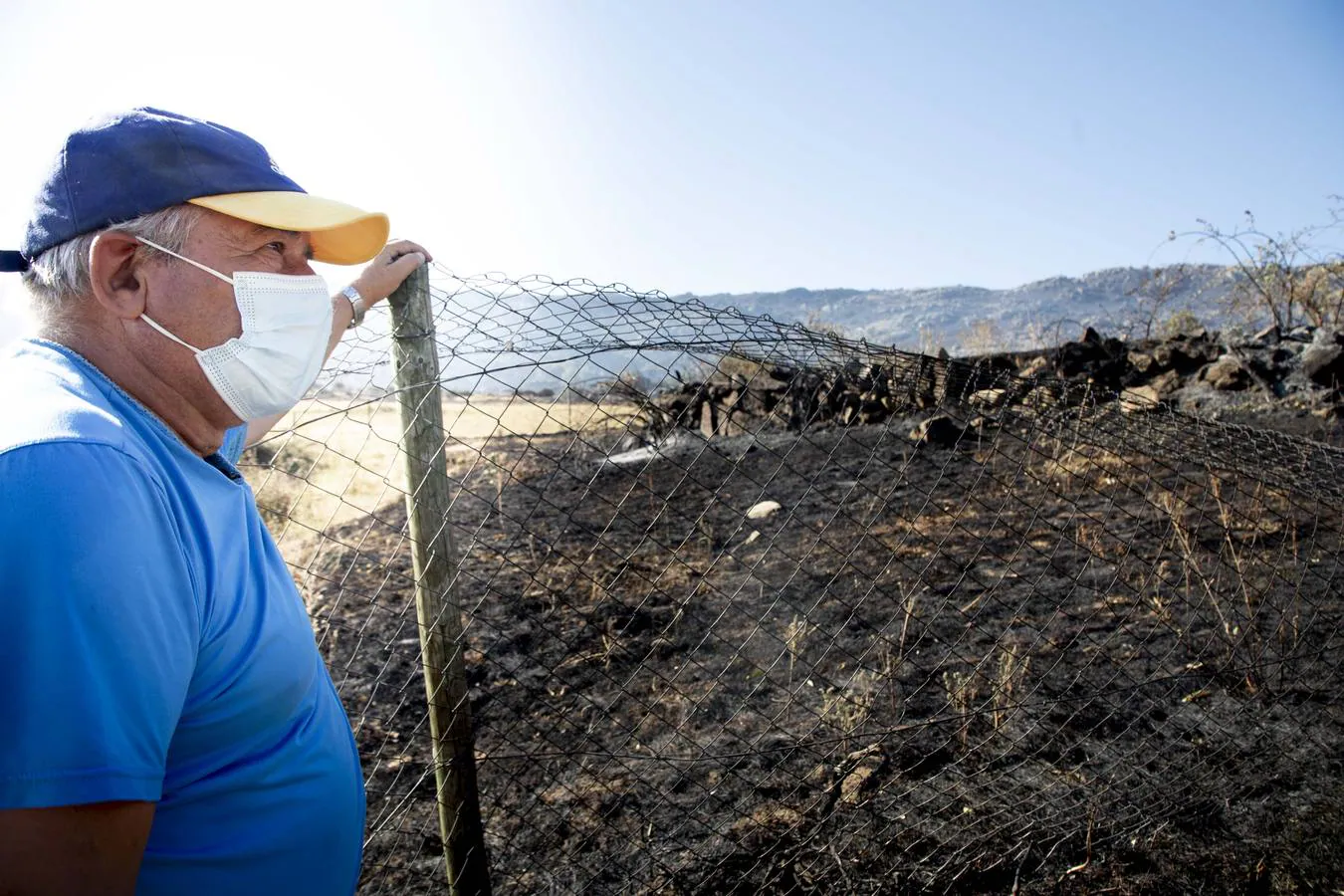 Fotos Los Vecinos Desalojados Por El Incendio De Navalacruz Regresan A