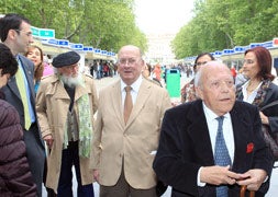 Mesa redonda 'De libros, versos y cuadros: La Librería Relieve y el Grupo Simancas’ en la Feria del Libro de Valladolid. / Fotos y Video:Henar Sastre/