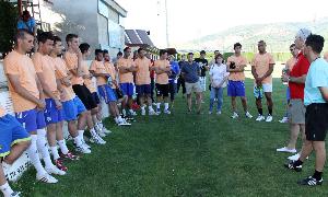 El presidente Pablo Alejandro se dirige a los jugadores. / A. Tanarro/