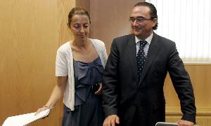 El gerente regional de Salud, Eduardo García Prieto, con la directora general de Recursos Humanos de Sacyl, Esperanza Vázquez. /Leticia Pérez-Ical/