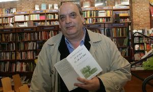 El poeta José María Muñoz Quirós es uno de los participantes en este festival. / Henar Sastre/