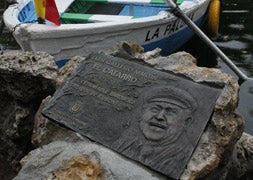 Placa en recuerdo de 'El Catarro' / G. Villamil/