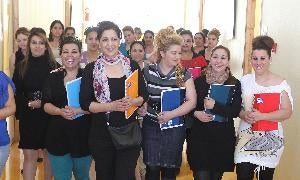 Alumnas gitanas del programa de educación de adultos de Feceav. / H. SASTRE/