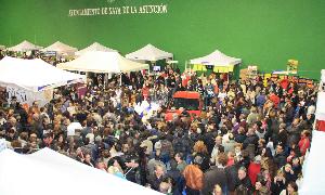 Asistentes a la feria. / F. DE LA CALLE/