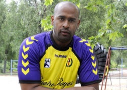 El nuevo jugador del Cuatro Rayas, Guillermo Corzo. / R. Otazo./