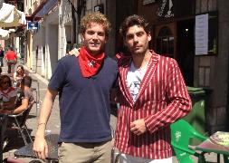 Alexander Fiske-Harrison (derecha), junto a Nicolás Osorio, en Cuéllar. / Graeme Galloway/Pamplona Posse/