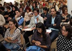 Asistentes a los actos llenan el salón del instituto. / A. Tanarro/