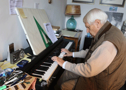 El compositor y director de orquesta Cristóbal Halffter en su estudio en Villafranca del Bierzo./ Fotos de Eduardo Margareto Ical/