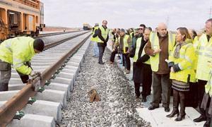 La ministra de Fomento, Ana Pastor, durante su visita a las obras el pasado lunes. / Fran Jiménez/