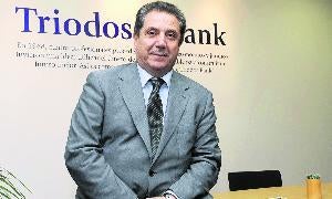 Joan Antoni Melé, en un momento de la entrevista en la sede de Triodos en Valladolid. / Ricardo Otazo/