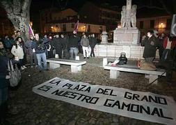 Concentración de rechazo al proyecto de obra en la plaza del Grano de León el pasado miércoles. / Carlos S. Campillo-Ical/