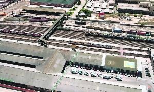 Zona de los talleres de Renfe, un suelo que saldrá a la venta cuando se trasladen a las nuevas instalaciones. / MRW/