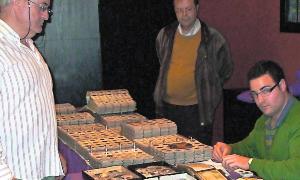 Vendedores de monedas y sellos en el salón del Hall88. / J. H./