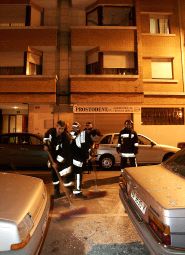 Una bolsa de petardos de gran potencia explota en un piso y provoca diez heridos