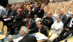 Los 18 imputados por el 'caso del lino', durante el juicio en la Audiencia Nacional, en el 2006. / EFE/