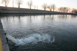 Tratamiento de aguas en la estación depuradora situada en el barrio del Carmen de la capital segoviana. / ANTONIO TANARRO/
